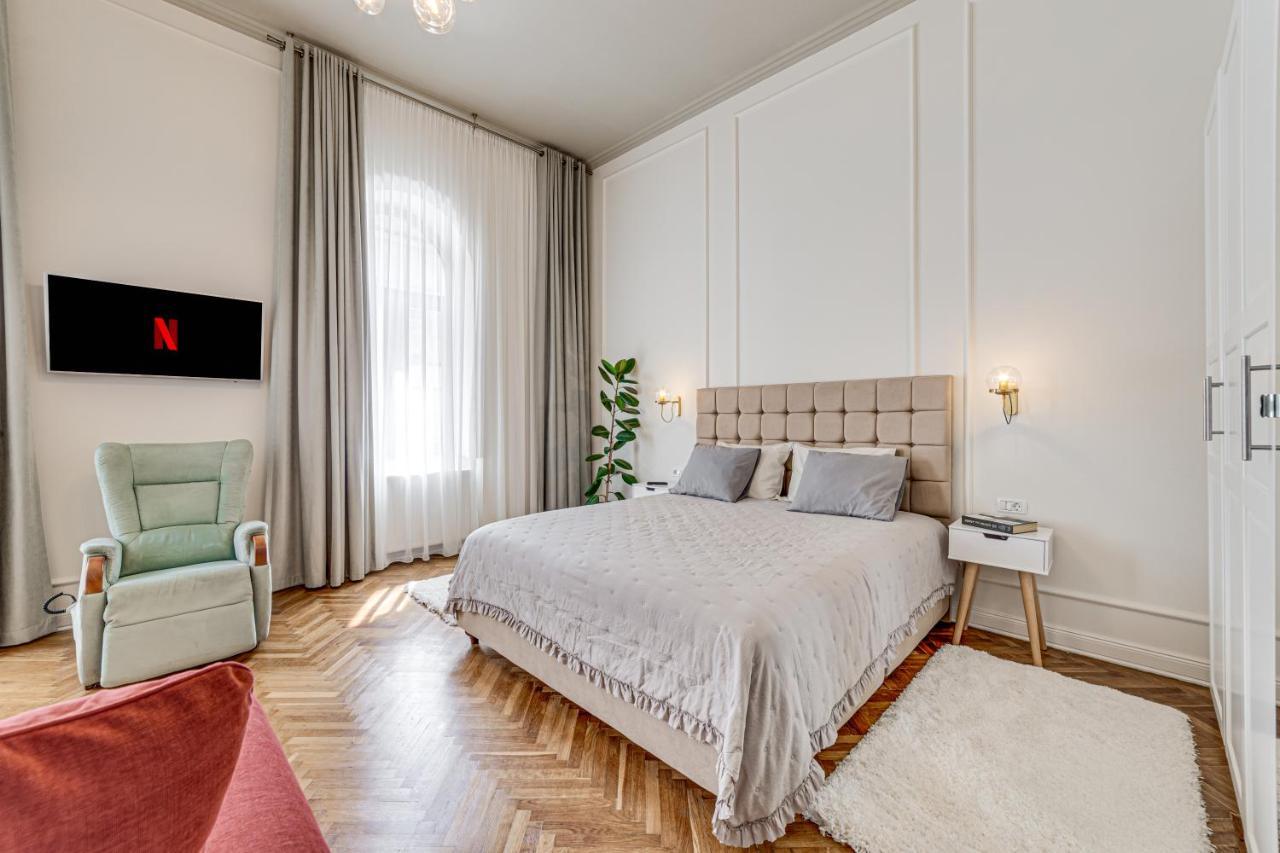Central Family Apartment Arad Exterior photo
